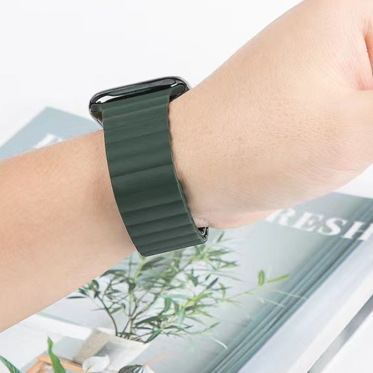 Mutural Liquid Silicone Magnetic Strap Watch Band For Apple Watch Ultra 49mm&Watch Ultra 2 49mm / Series 9&8&7 45mm / SE 3&SE 2&6&SE&5&4 44mm / 3&2&1 42mm(Green)