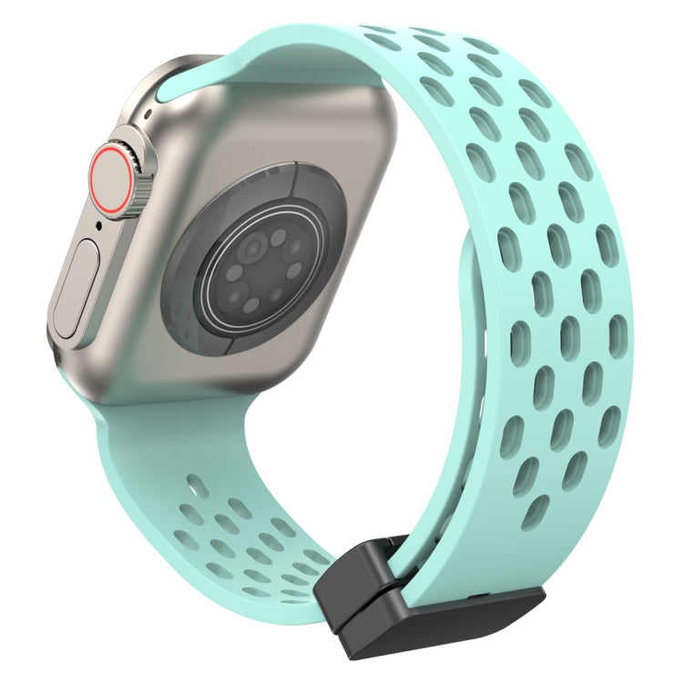 Magnetic Clasp Silicone Watch Band For Apple Watch Ultra 49mm / Series 8&7 45mm / SE 2&6&SE&5&4 44mm / 3&2&1 42mm(Gen Green)