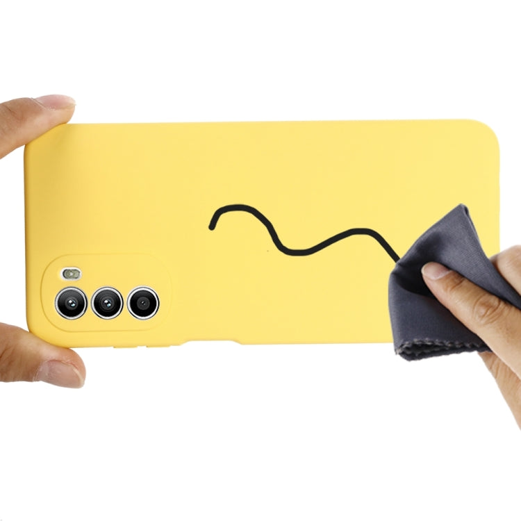 For Motorola Moto G71s 5G Pure Color Liquid Silicone Shockproof Phone Case(Yellow)
