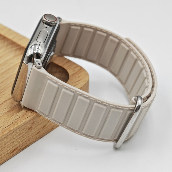For Apple Watch Series 10 46mm Reverse Buckle Magnetic Silicone Watch Band(Silver Buckle Starlight)
