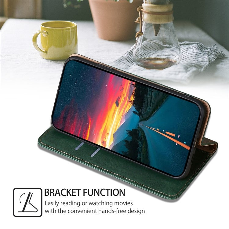 For Motorola Moto G Play 4G 2024 Gloss Oil Solid Color Magnetic Leather Phone Case(Green)
