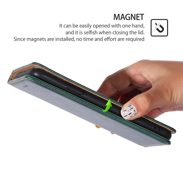 For Motorola Moto G Play 4G 2024 Gloss Oil Solid Color Magnetic Leather Phone Case(Green)