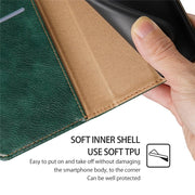 For Motorola Moto G Play 4G 2024 Gloss Oil Solid Color Magnetic Leather Phone Case(Green)