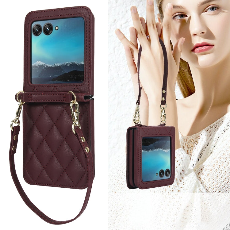 For Motorola Razr 40 Ultra Rhombic Texture Phone Case with Long & Short Lanyard(Wine Red)