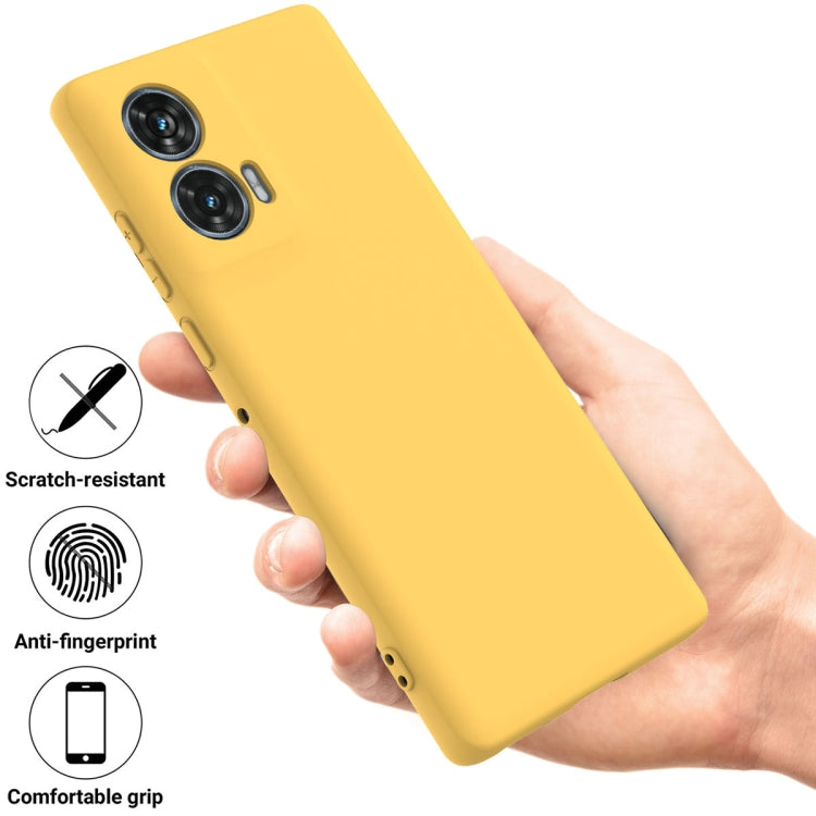 For Motorola Edge 50 Fusion Solid Color Liquid Silicone Dropproof Full Coverage Phone Case(Yellow)