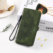 For Samsung Galaxy S25 5G Skin Feel Totem Embossed Leather Phone Case(Deep Green)