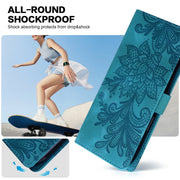 For Samsung Galaxy S25 5G Lace Floral Embossed Magnetic Buckle PU Phone Case With Wrist Strap(Green)