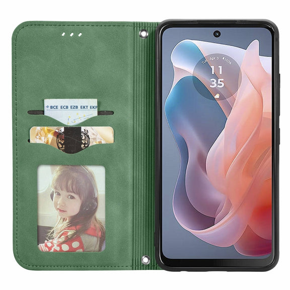 For Motorola Moto G Play 2024 Retro Skin Feel Magnetic Flip Leather Phone Case(Green)