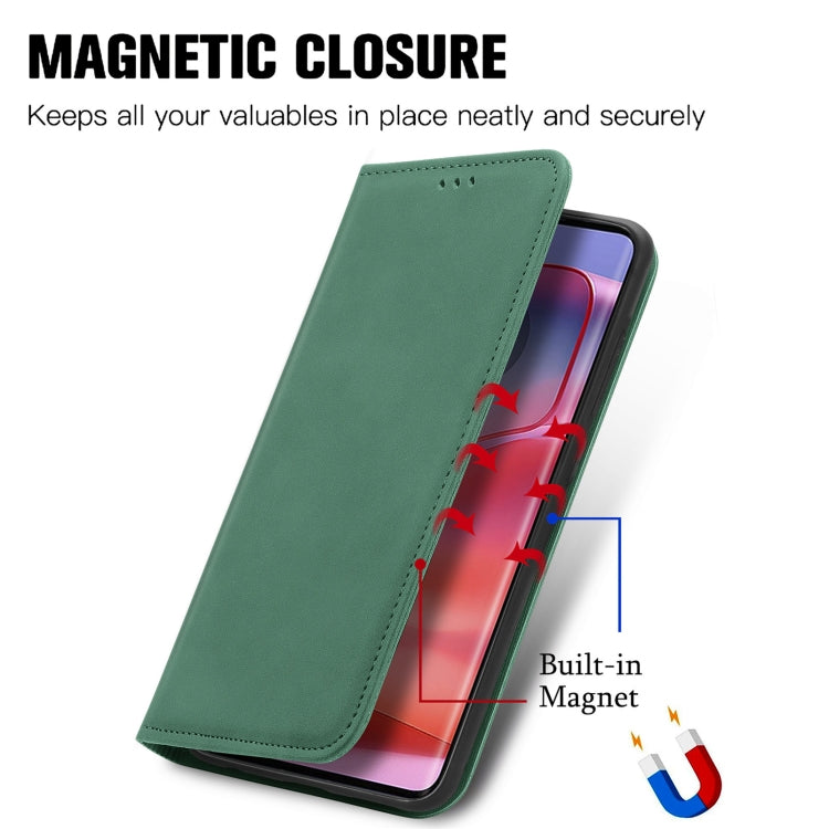 For Motorola Edge 2024 Retro Skin Feel Magnetic Flip Leather Phone Case(Green)