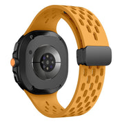 For Samsung Galaxy Watch8 / Watch8 Classic Mesh Magnetic Silicone Watch Band(Yellow)