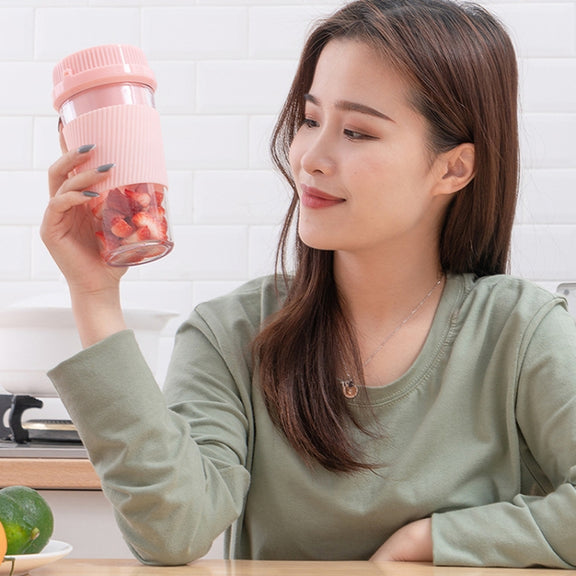 Portable USB Rechargeable Mini Household Electric Fruit Juicer(Pink)