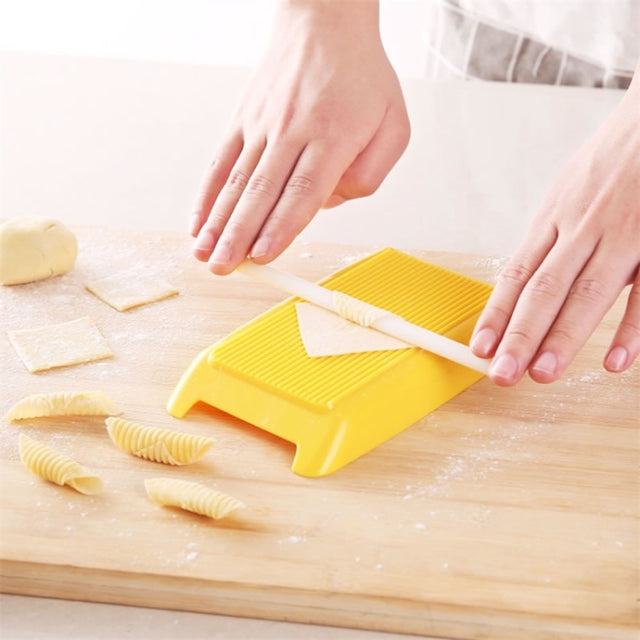 Plastic Pasta Macaroni Board Spaghetti Maker Rolling Pin Mold Kitchen Tool(Yellow)