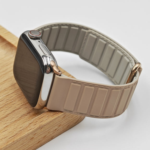For Apple Watch 9 41mm Reverse Buckle Magnetic Silicone Watch Band(Rose Buckle Milk Grey)