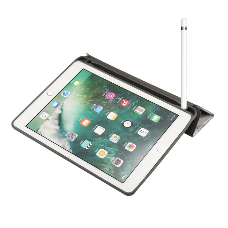 Marble Texture Pattern Horizontal Flip Case for iPad 9.7 (2018) , with Three-folding Holder & Pen Slots(Black)